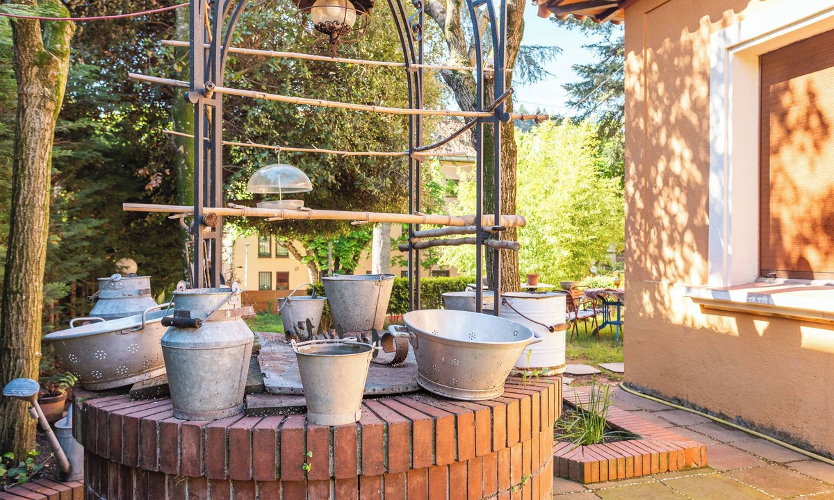 Sant Hilari Sacalm Apartment | 'Tía Angelina' Neo-Renaissance Apartment