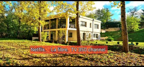 Sainte-Colombe-en-Bruilhois Apartment | T-2ouest47m2 dans la maison au bord du Canal du Midi