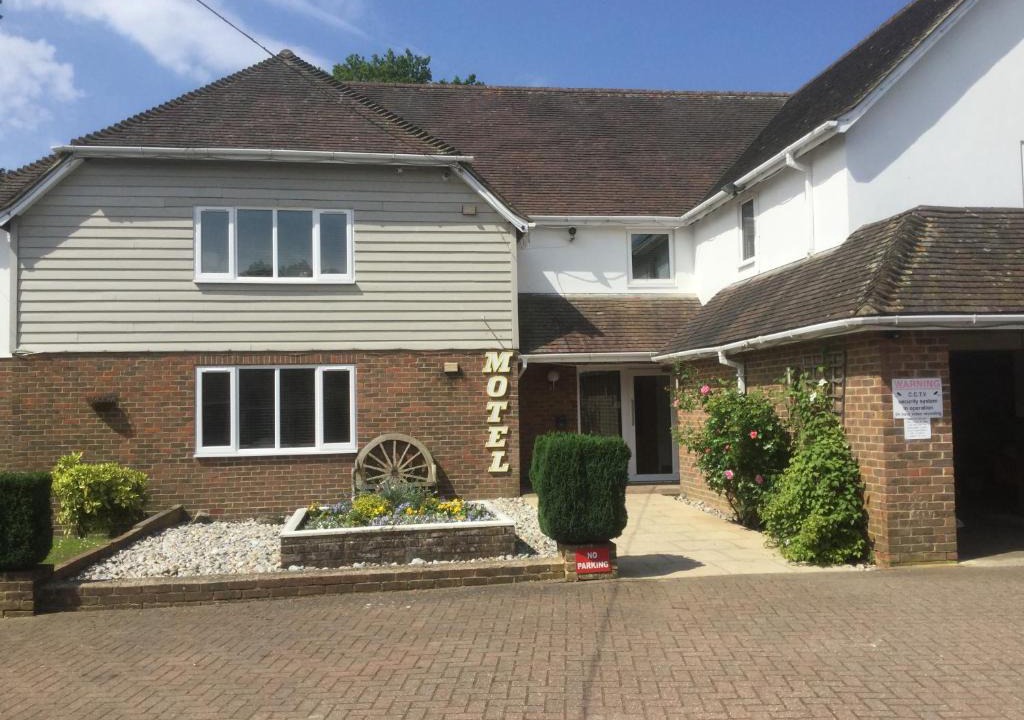 Wadhurst Hotel | T & J Motel