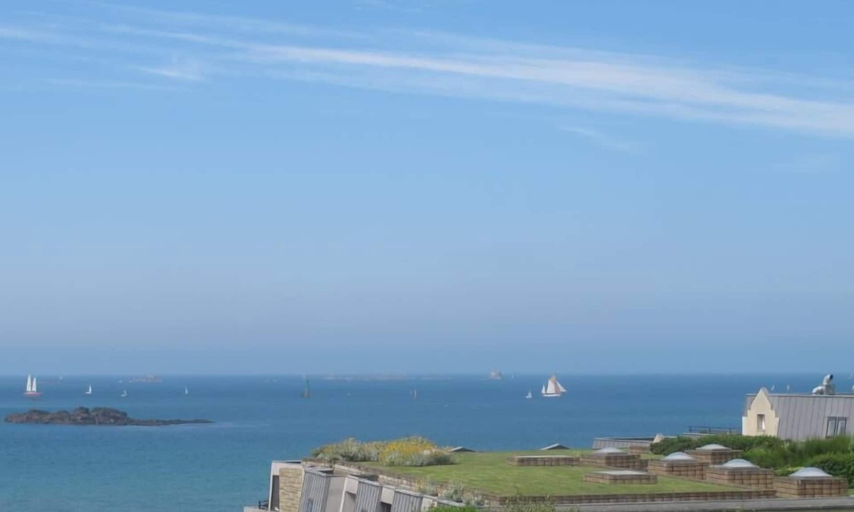 Dinard Apartment | t North Brittany Emerald coast Apartment with a beautiful sea viewResidential flat(Help)