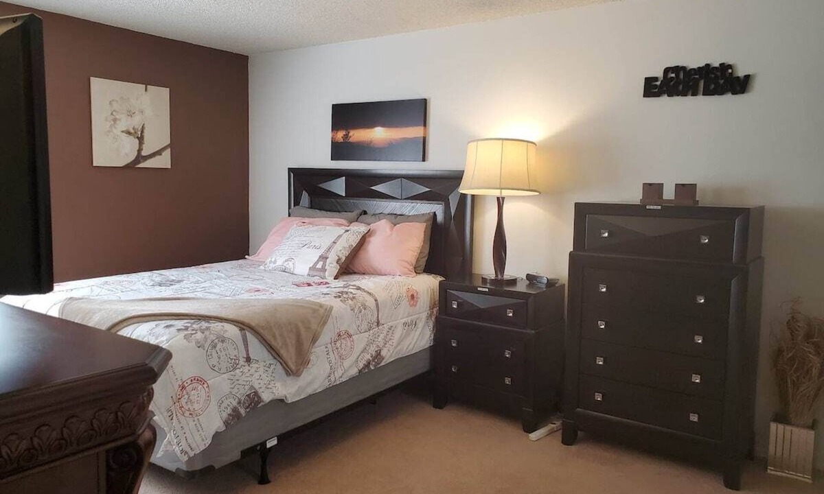 University Place Condo | T Regency Suite