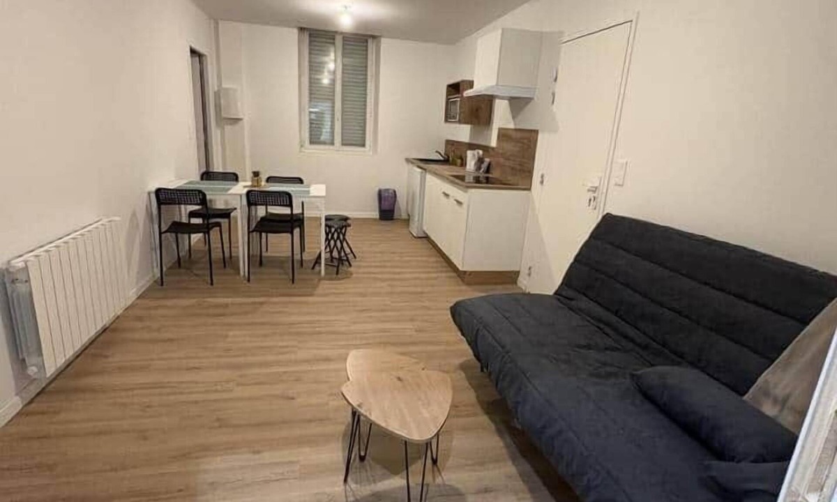 Challans Apartment | T1 bis rénové Coin nuit Séjour paisible