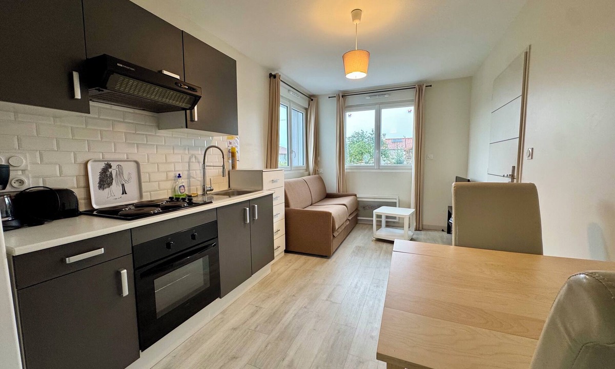 Vendrennes Apartment | T1 Swimming pool Quiet