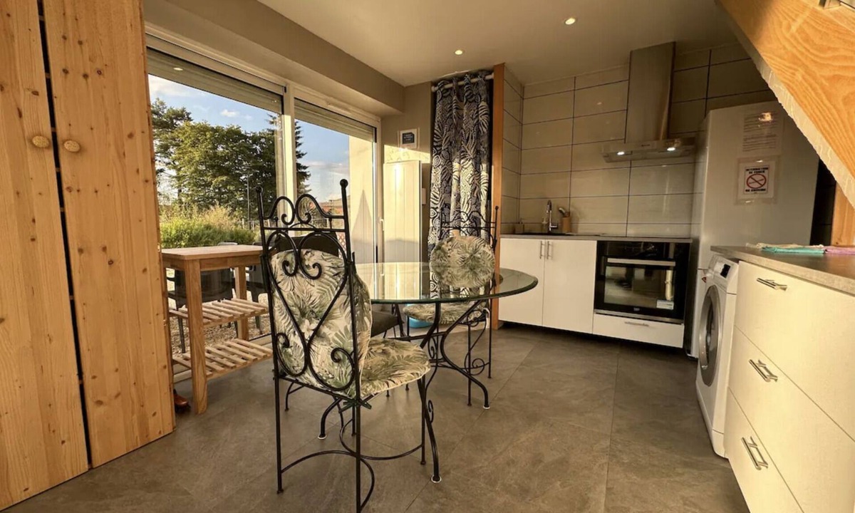 Neydens Apartment | T1 Triplex-Apartment-Ensuite-Mountain view