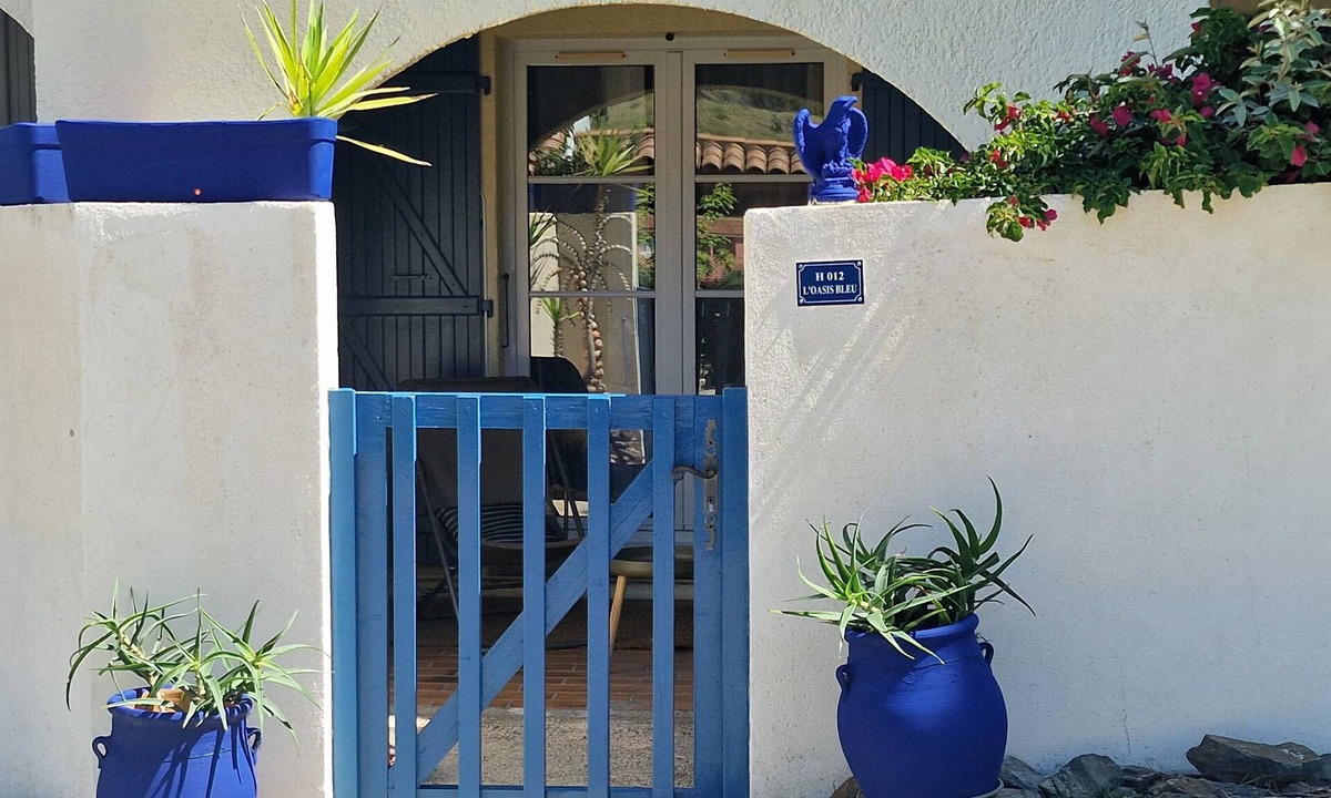 Cerbere Apartment | T2 37 m² in a protected cove, terrace, small garden, mountain view.