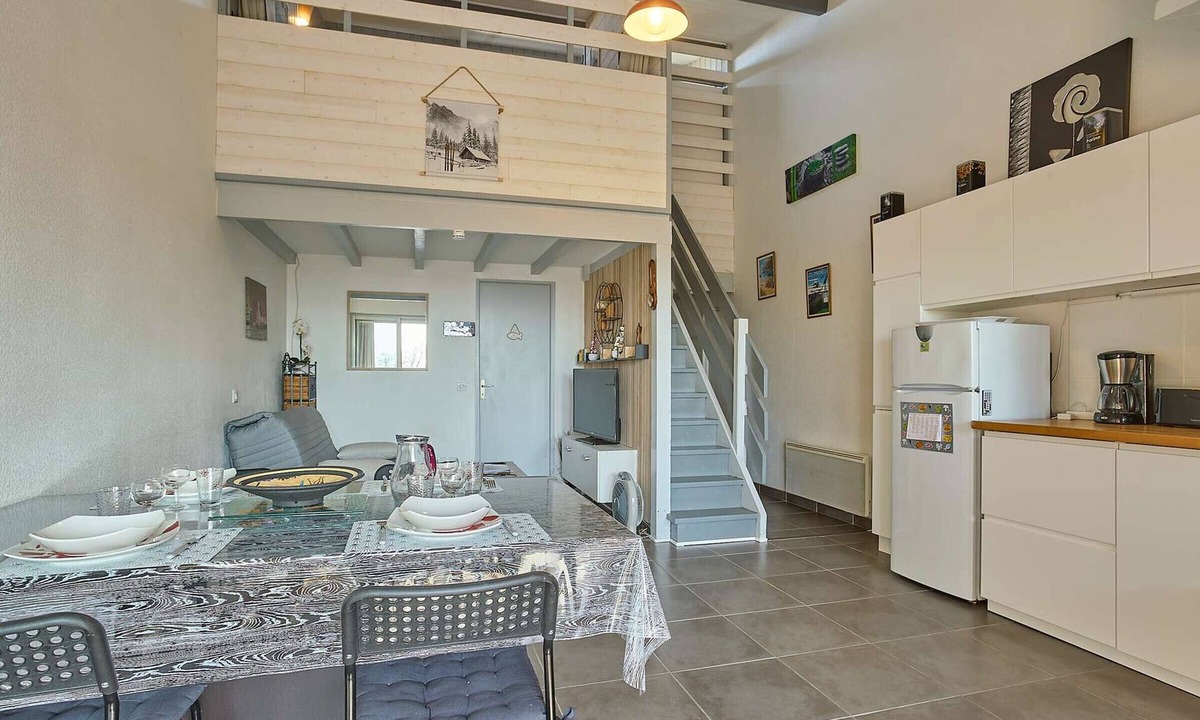 Cazaubon Apartment | T2 Apartment with Veranda, Pets Allowed and Parking