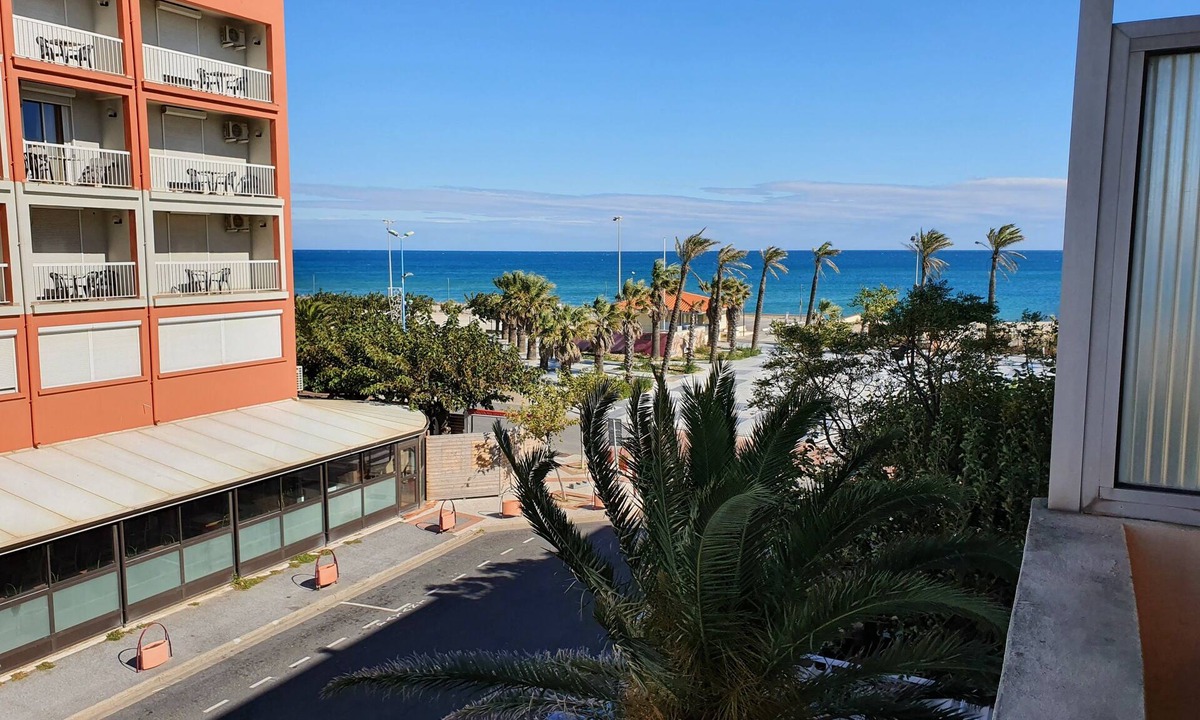 Escaro Apartment | T2 apartment 60 metres from the beach with sea view and private parking