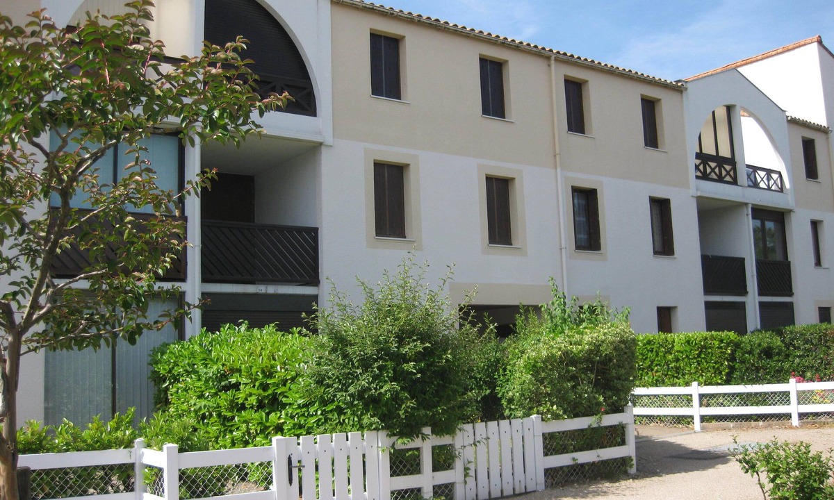 Saint-Georges-de-Didonne Apartment | T2 bis 200m from beach - parking -