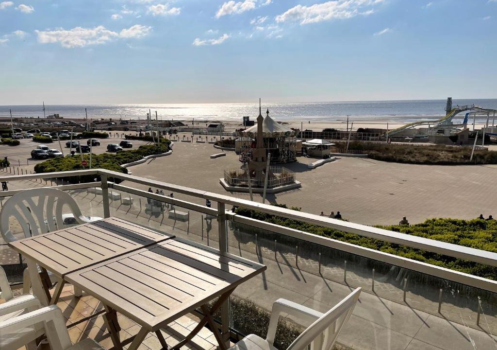 Le Touquet-Paris-Plage Apartment | T2 cabine traversant vue front de mer Le Touquet Paris-Plage