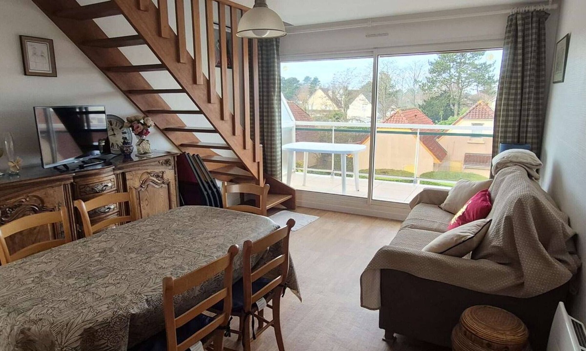 Cucq Apartment | T2 Duplex for 4 with balcony and parking, pets allowed