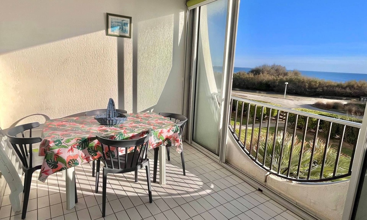 Le Couchant Apartment | T2 for 5, sea view, parking, beachfront in La Grande Motte