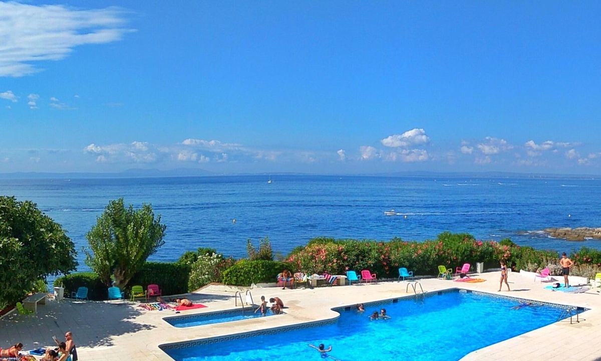 Almadraba-Canyelles Apartment | T2 new with pool overlooking the sea and XL terrace private access to the sea + parking