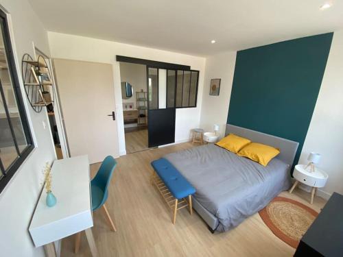 Saint-Florentin Apartment | T2 spacieux avec baignoire Balnéo en RdC sur cour