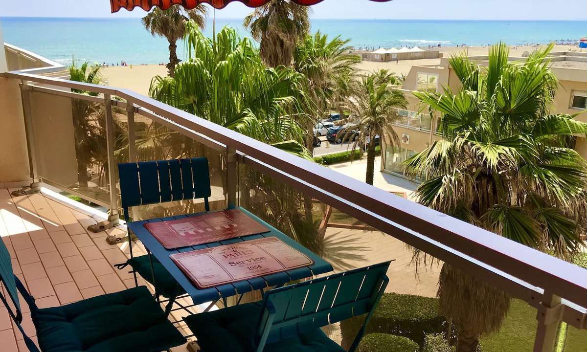 La Cote Radieuse Apartment | T2 STANDING 4 * sea front, 44m2 beach edge (20m) 4 people, 1 bedroom, WIFI FREE