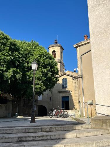 Saint-Jean-de-Vedas Apartment | T2 sur la place du village proche Mer et Montpellier