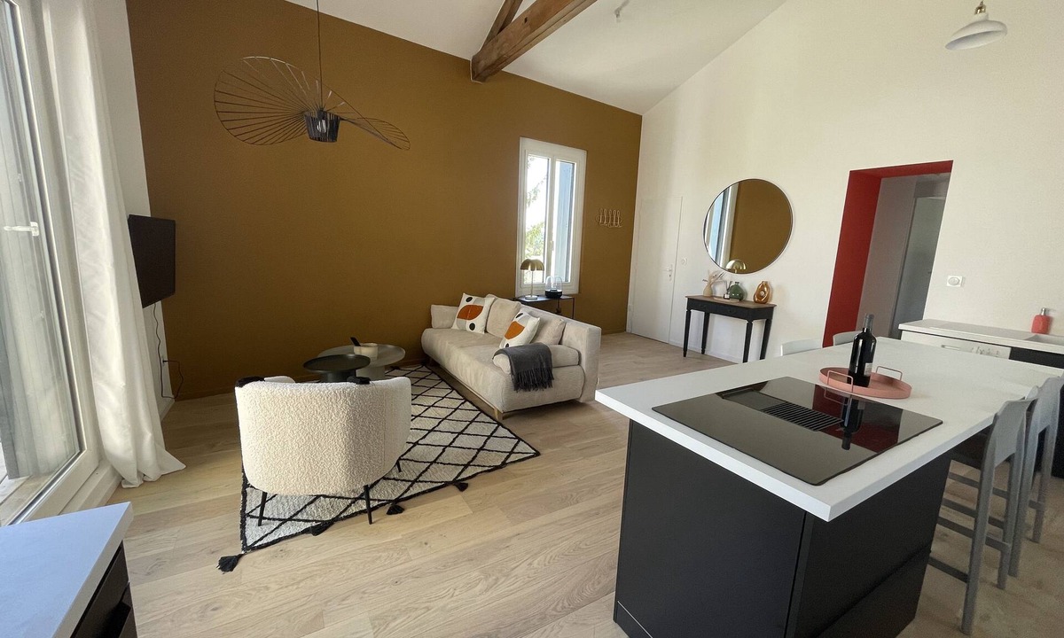 Clapiers Apartment | T3 apartment in traditional stone Mediterranean farmhouse