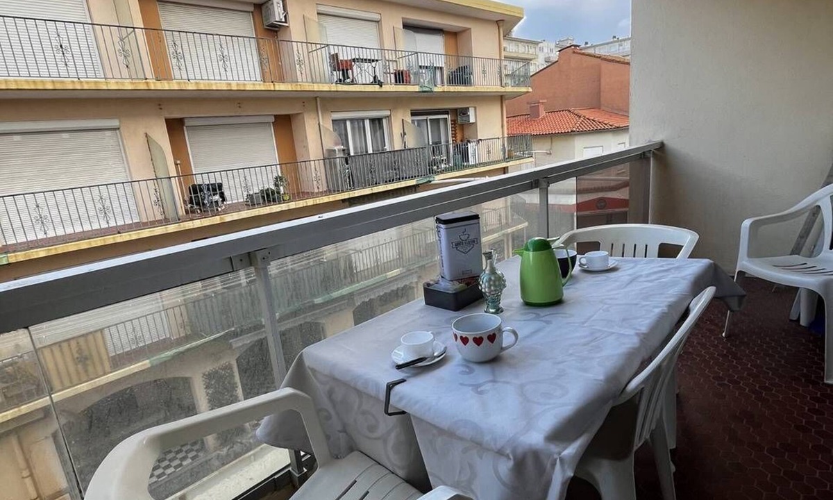 Le Chateau Apartment | T3 apartment near the center and 50 m from the beach - 6SYRA10