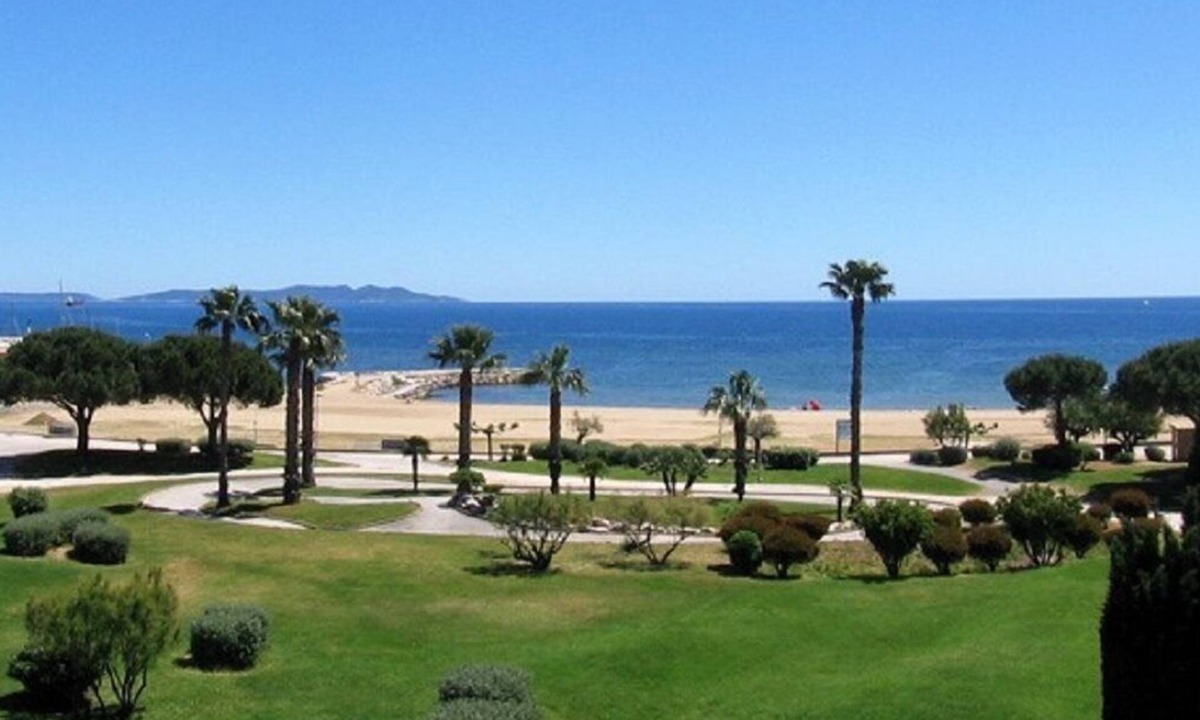 Miramar Apartment | T3 beachfront sandy beach French Riviera