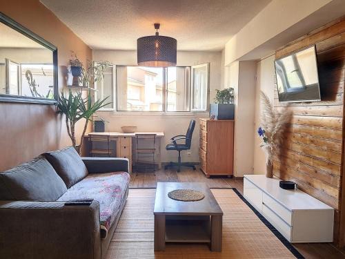 Salon-de-Provence Apartment | T3 Centre Parking 4pers Calme & Confort