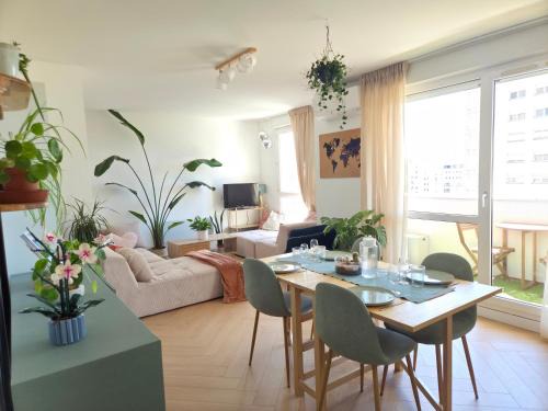 Gerland Apartment | T3 Debourg, balcon, proche métro B