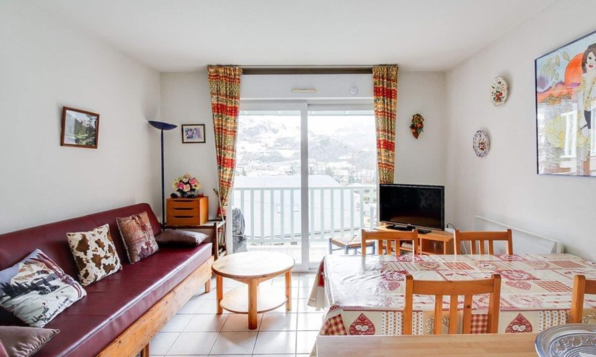 Esquieze-Sere Apartment | T3 Duplex 43m², 2 bedrooms, balcony, pets allowed, quiet, near amenities, 3 ski resorts