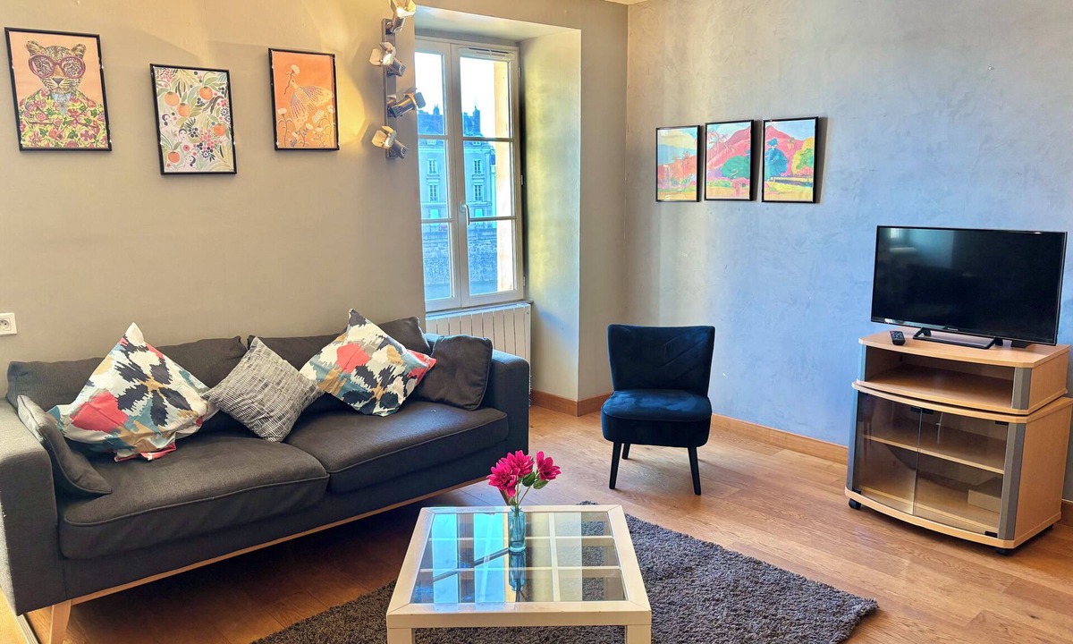 Centre-ville rive gauche Apartment | T3 Duplex 60m² ~ 2 bedrooms ~ Mayenne view