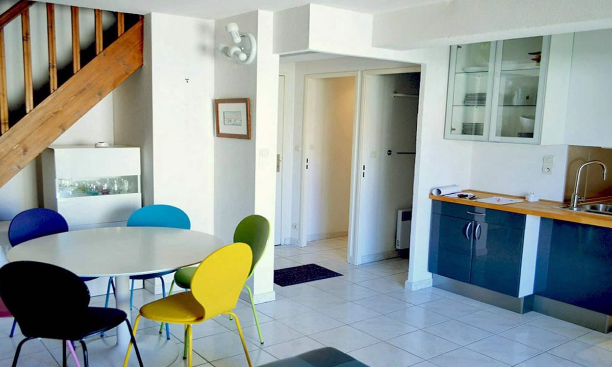 Le Brusc Apartment | T3 DUPLEX apartment, reversible air conditioning, private parking