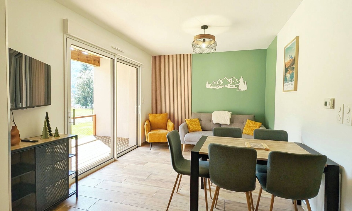 Peyragudes Apartment | T3 duplex lakeside apartment with garden