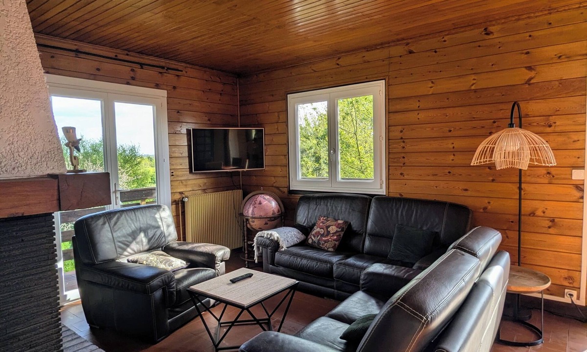 Prignac-et-Marcamps Apartment | T3 fully equipped - short stay/mobility lease - balcony overlooking the vineyards