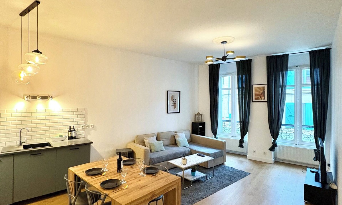 Bourgoin-Jallieu Apartment | T3 hyper center near train station