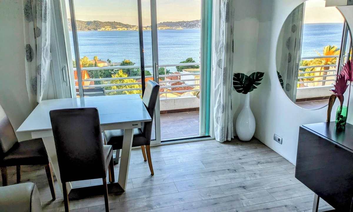 Le Mourillon Apartment | T3 Panoramic sea view - 200m from the beaches, nautical activities and shops