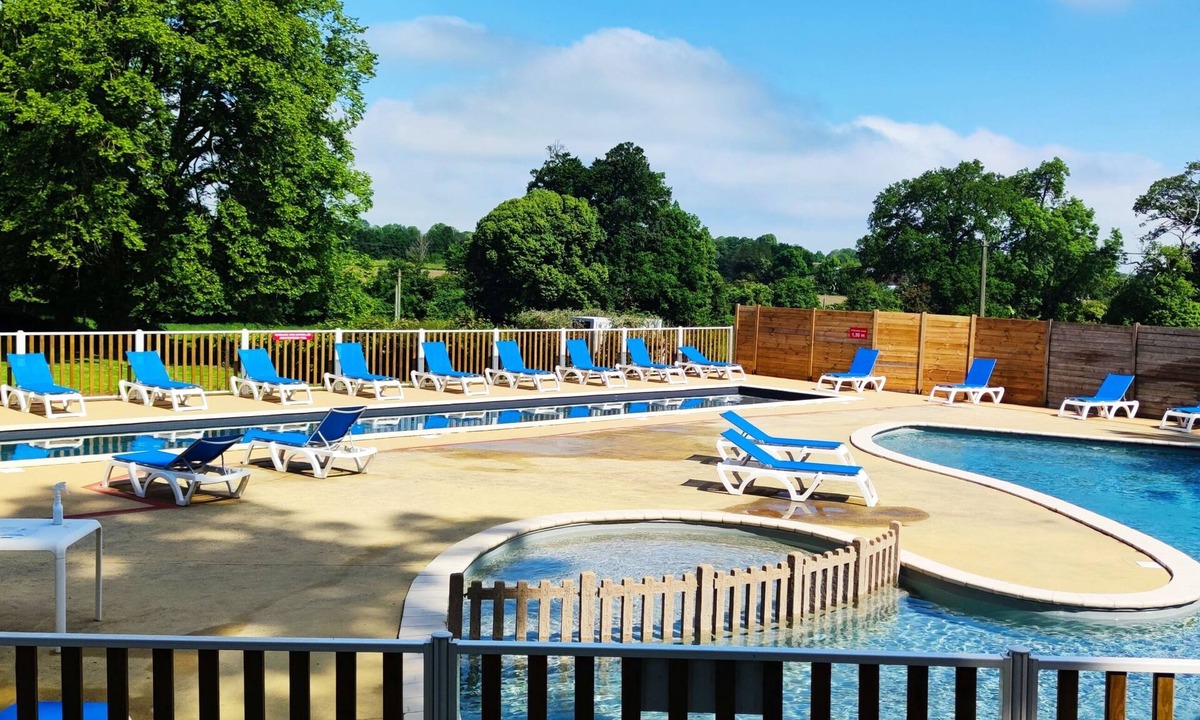 Gonneville-sur-Honfleur Condo | T3 près de Honfleur avec balcon | Accès piscine