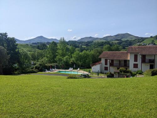 Souraide Apartment | T3 proche d'Espelette dans domaine avec piscine