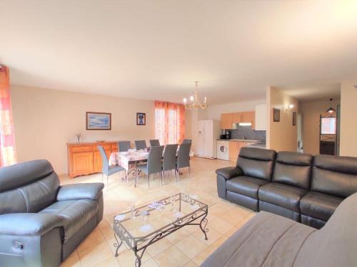 Saint-Lary-Soulan Apartment | T4 8 pers, Wi-Fi, Terrasse, Parking, Centre Saint-Lary-Soulan - FR-1-457-182