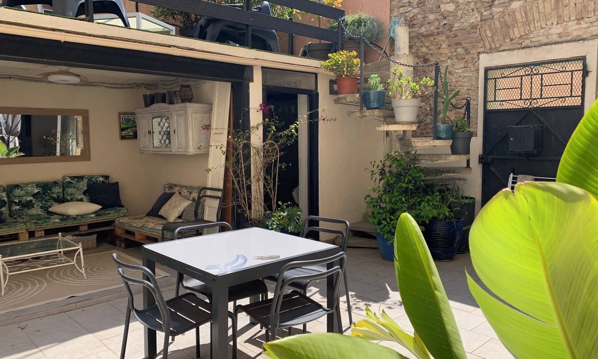 Saint-Laurent-de-la-Salanque House | Tastefully renovated town house, courtyard and terrace with trees, 5 minutes from the beach