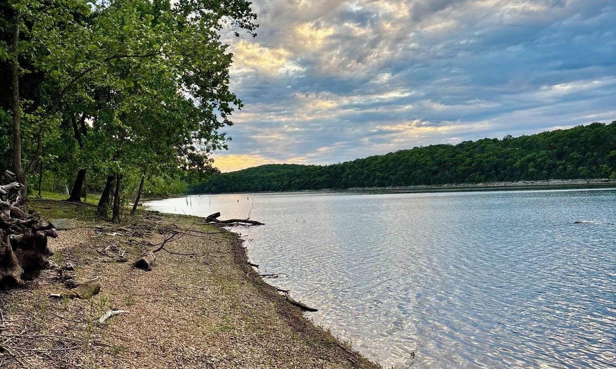 Shell Knob House | TABLE ROCK LAKE RARE Walk-In Lake Access Swim/Fish From Shore 3 FULL BATHS