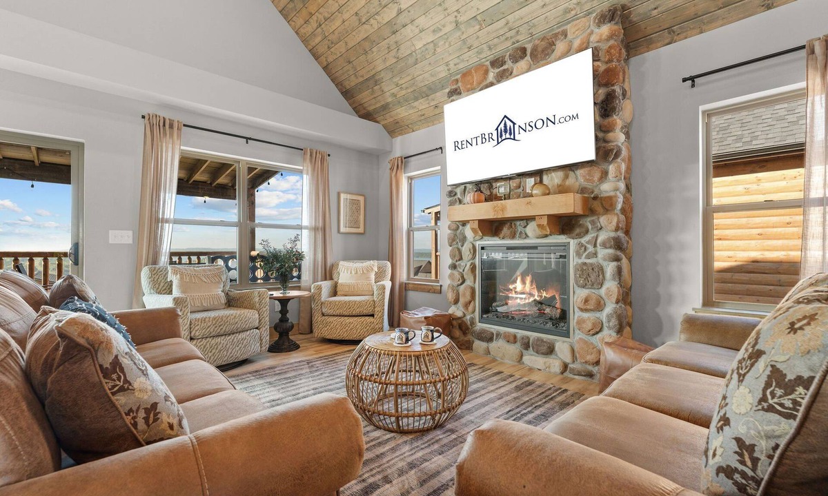 Table Rock Cabin | Table Rock View Log Cabin with Private Hot Tub, Firepit, Lake Access & Free Attraction Tickets