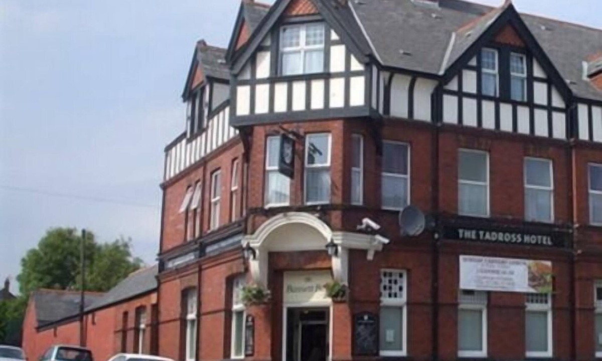 Barry Hotel | Tadross Hotel