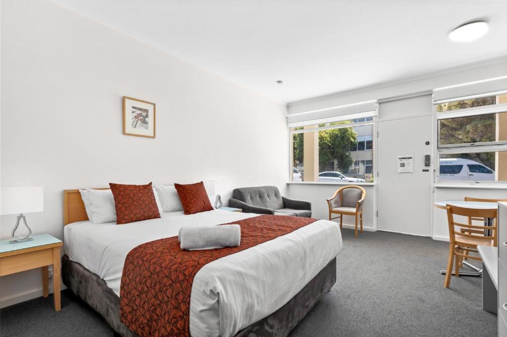 Glenelg Hotel | Taft Apartments