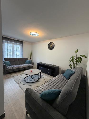 Le Locle Apartment | Tahir Flat