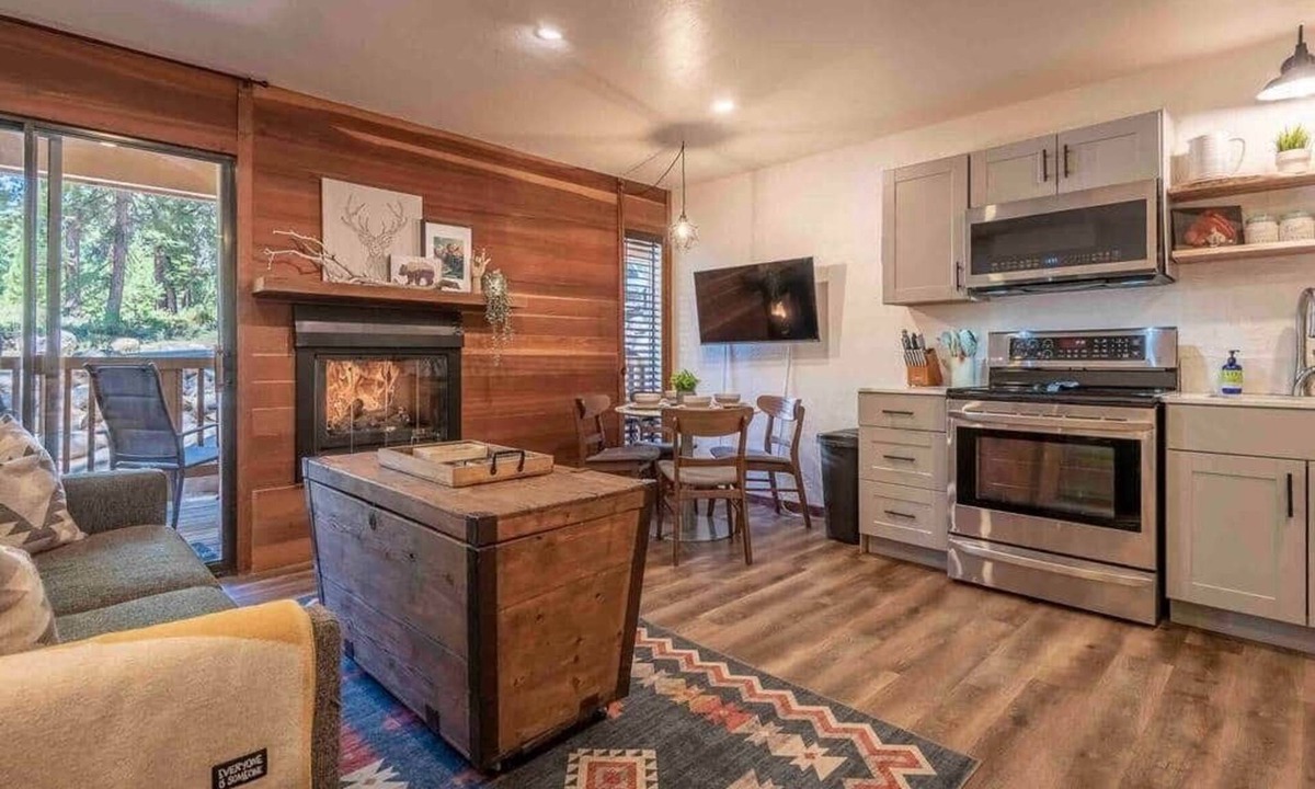 Kingswood Estates Apartment | Tahoe Kings Beach Studio Pool, Hot Tub & Sauna SUP