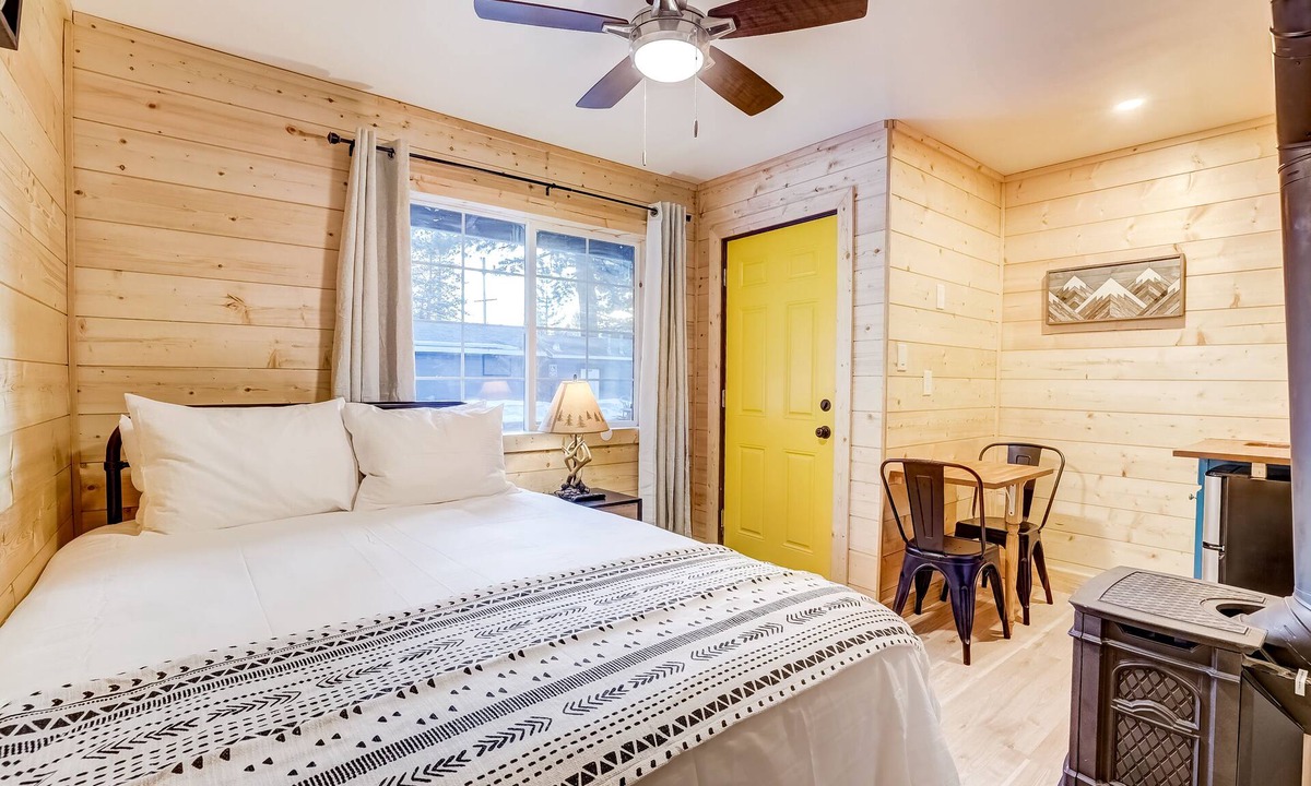 Sierra Tract Hotel | Tahoe Mountain Inn #10