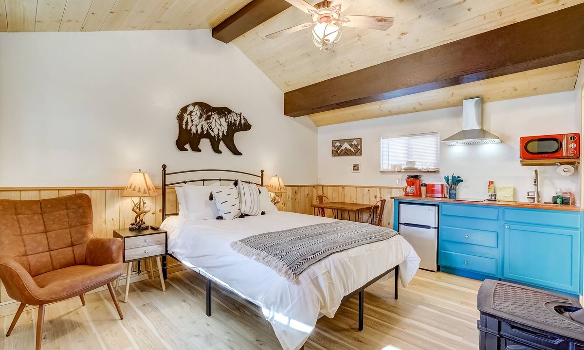 Sierra Tract Hotel | Tahoe Mountain Inn #6