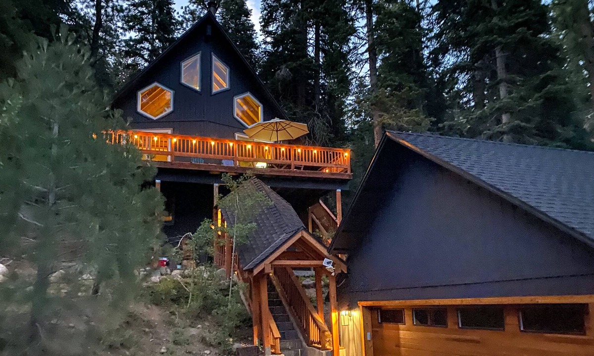 Kingswood Estates House | Tahoe Retreat: Amazing Locale Near Ski Slopes, Hiking & Lake