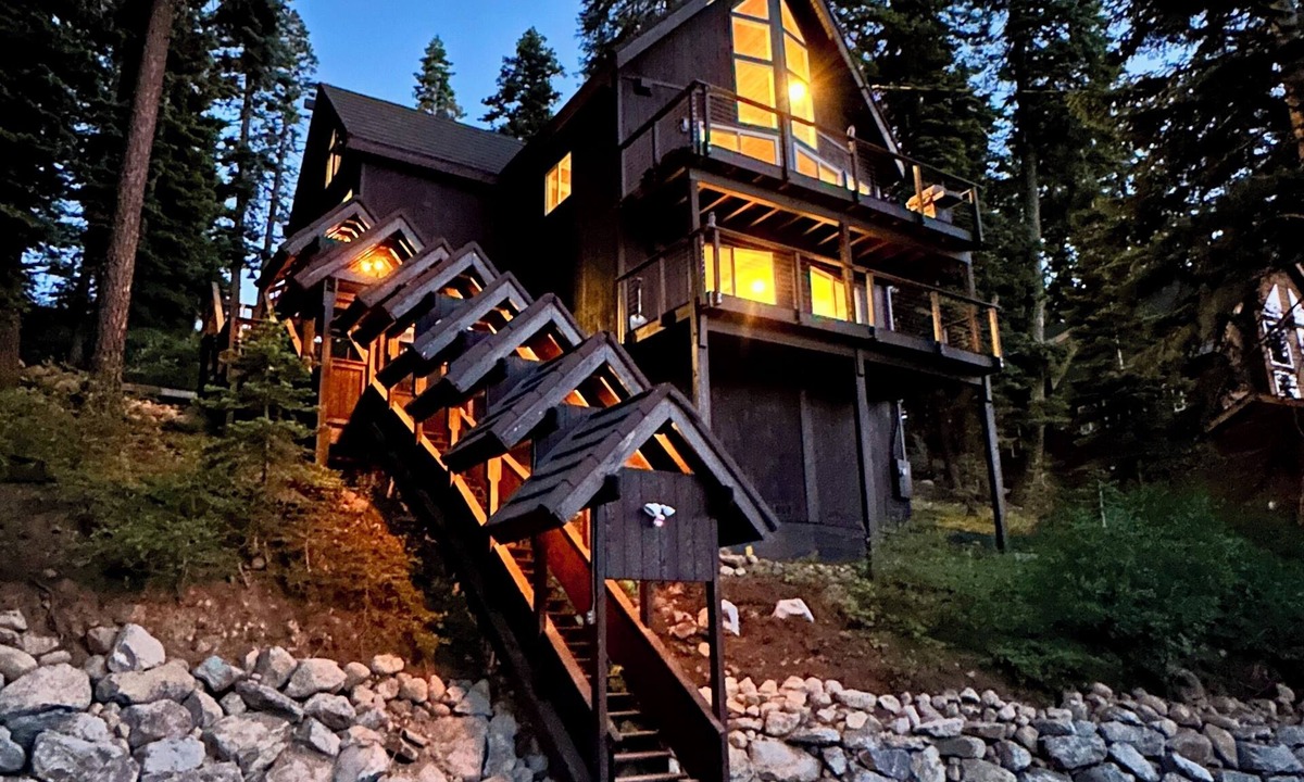 Truckee Cabin | Tahoe Treetop Escape 4BR Near Trails & Donner Lake