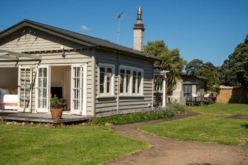 Surfdale House | Taimana Beach Front, Surfdale