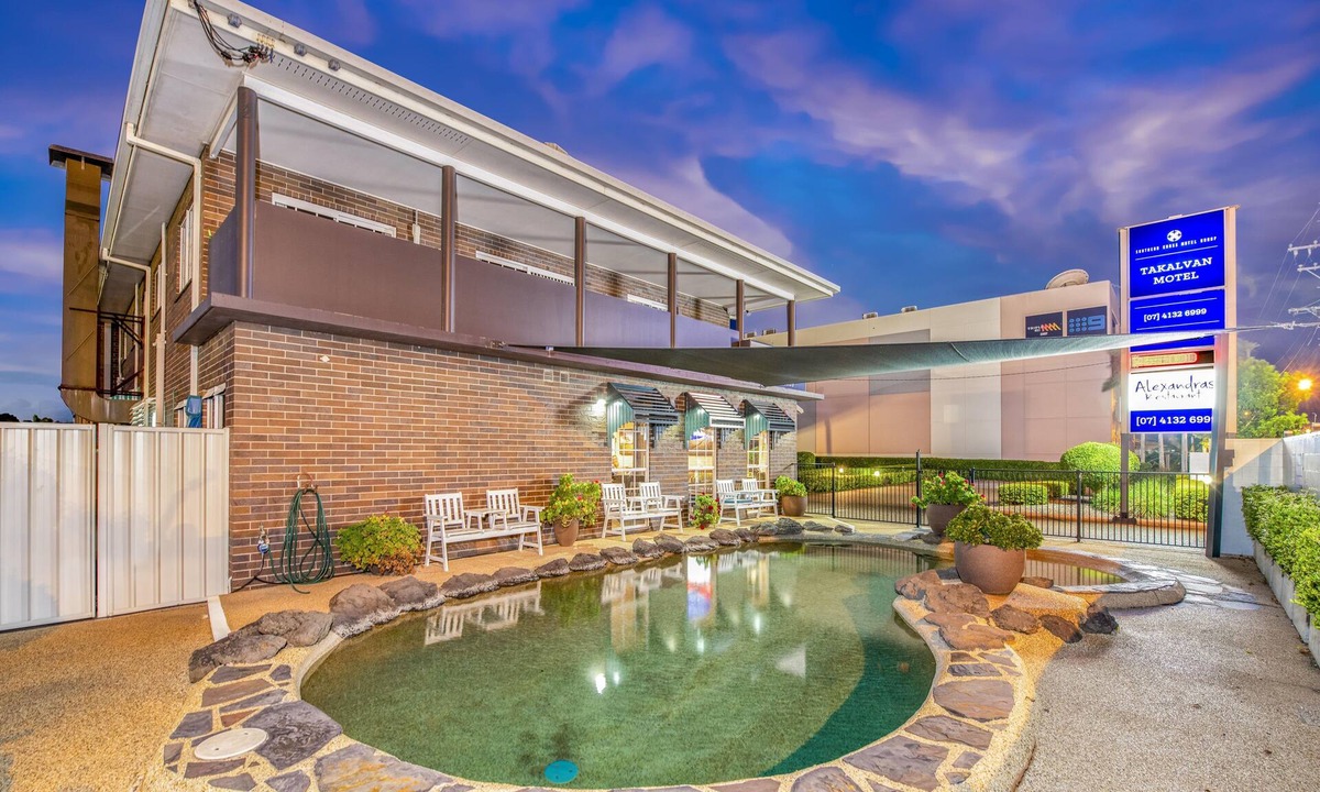 Bundaberg West Hotel | Takalvan Motel
