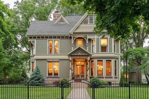 Fairbury House | Take 5 Rendezvous at Hoffman House Fairbury-Entire Home