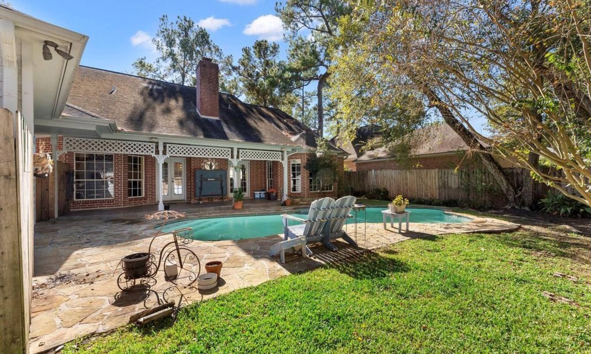 The Woodlands House | Take a break in this Woodlands oasis.
