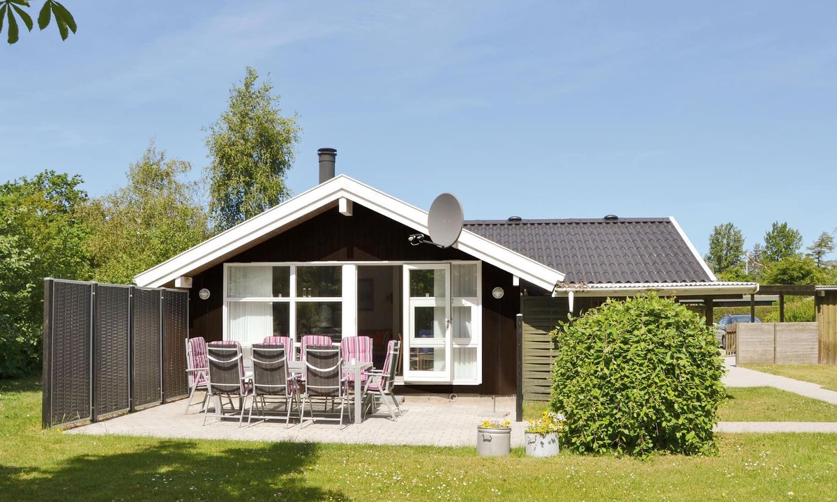 Hornsved House | Take a guided tour of 'Jægerspris' Castle and hear the story of Frederik VII and Countess Danner.